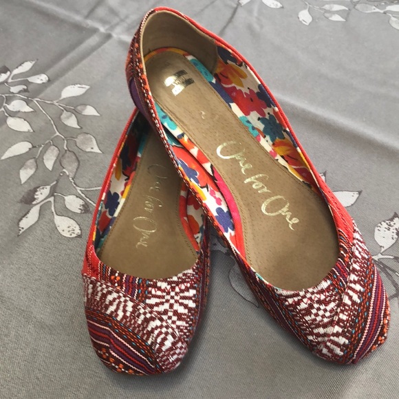 Toms Shoes - Toms ladies shoes, size 8.5 like new